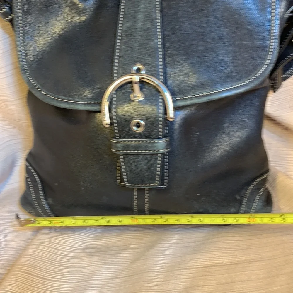 Coach vintage shoulder bag w/2 large compartments